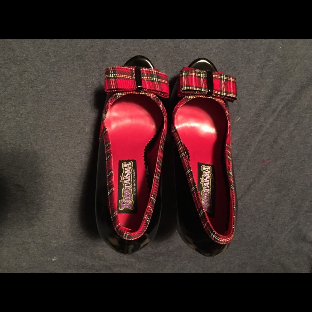 Fantasma women’s size 7 heels